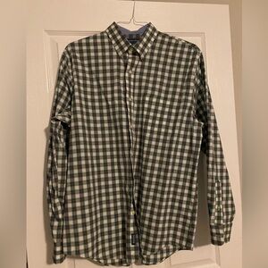 Men’s Crown and Ivy Classic Fit Long Sleeve Button Up shirt. Size L